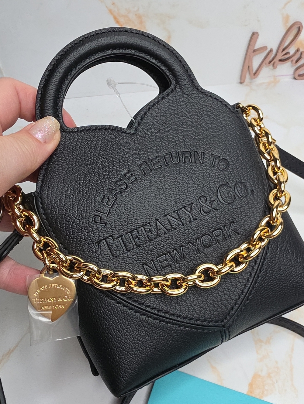 Tiffany & Co. Viral Return to Tiffany® Crossbody Micro Tote in black Gold Chain